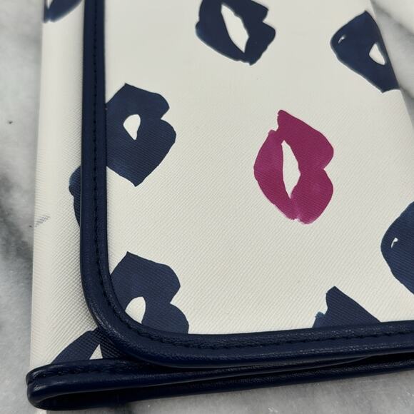 Hudson+Bleeker lipstick trifold makeup bag - Picture 2 of 6